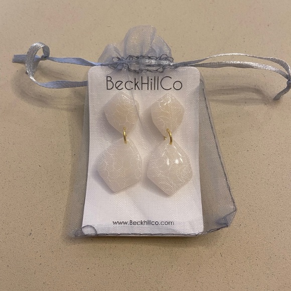 Floral Dangle Earrings  - New - Picture 5 of 5